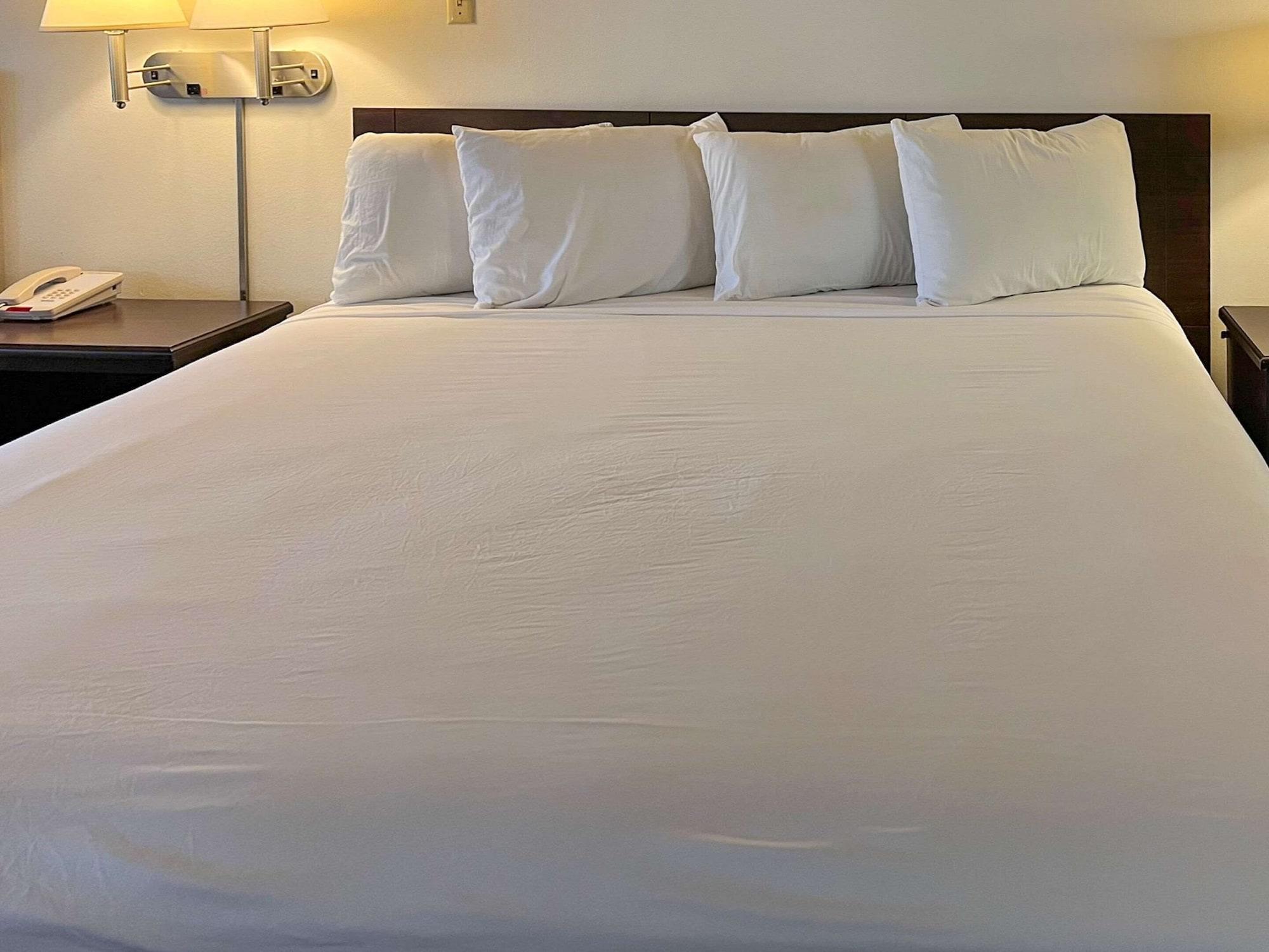 Econo Lodge San Angelo Bagian luar foto
