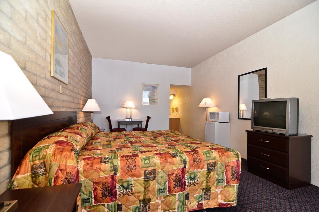 Econo Lodge San Angelo Bagian luar foto