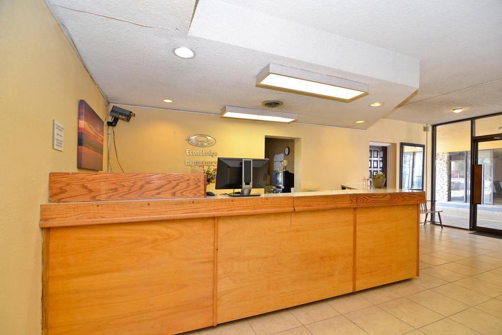 Econo Lodge San Angelo Bagian luar foto